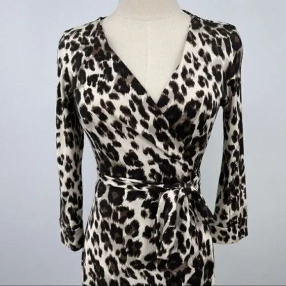 Diane Von Furstenberg classic wrapdress sz 4 BoxI cheetah print 3/4 sleeves - Picture 2 of 7